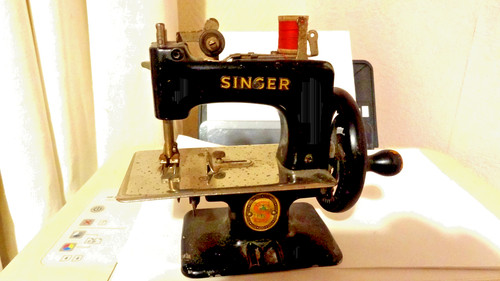 Poupee ancienne machine - poupee,
