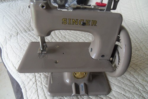 Petite machine coudre - machine,