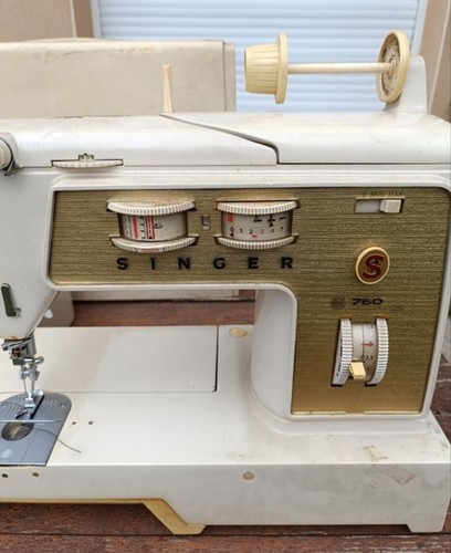 Machine coudre singer - à,